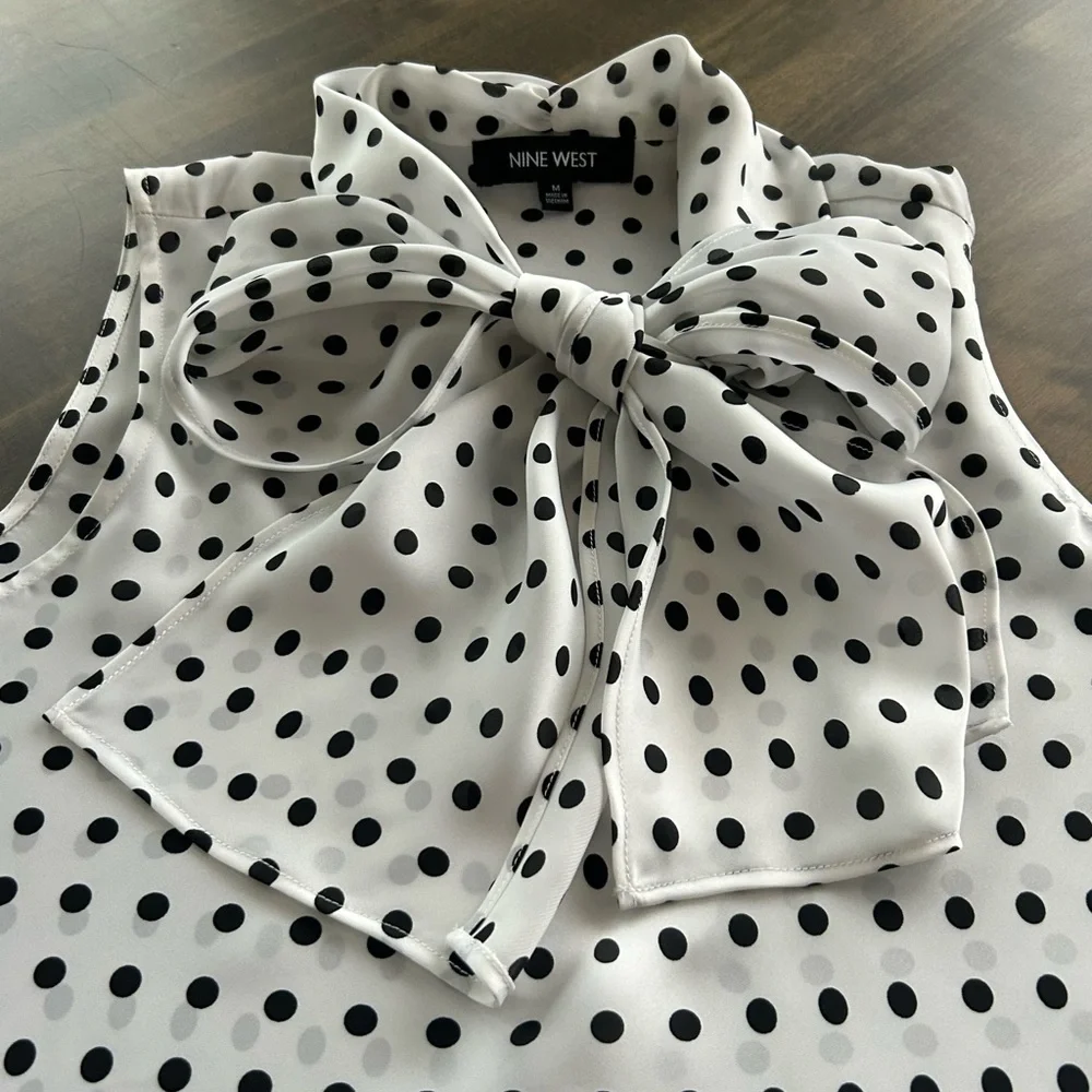 Nine West Sleeveless Black and White Polka Dot Blouse🎀 - Picture 7 of 7